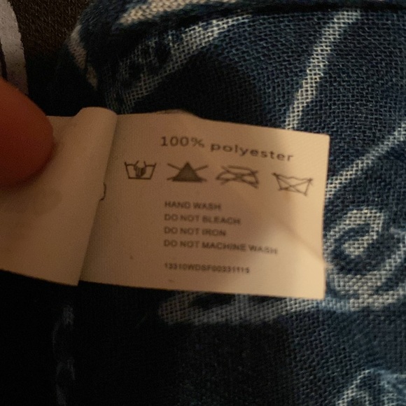 Alice in Wonderland Scarf - Picture 5 of 5